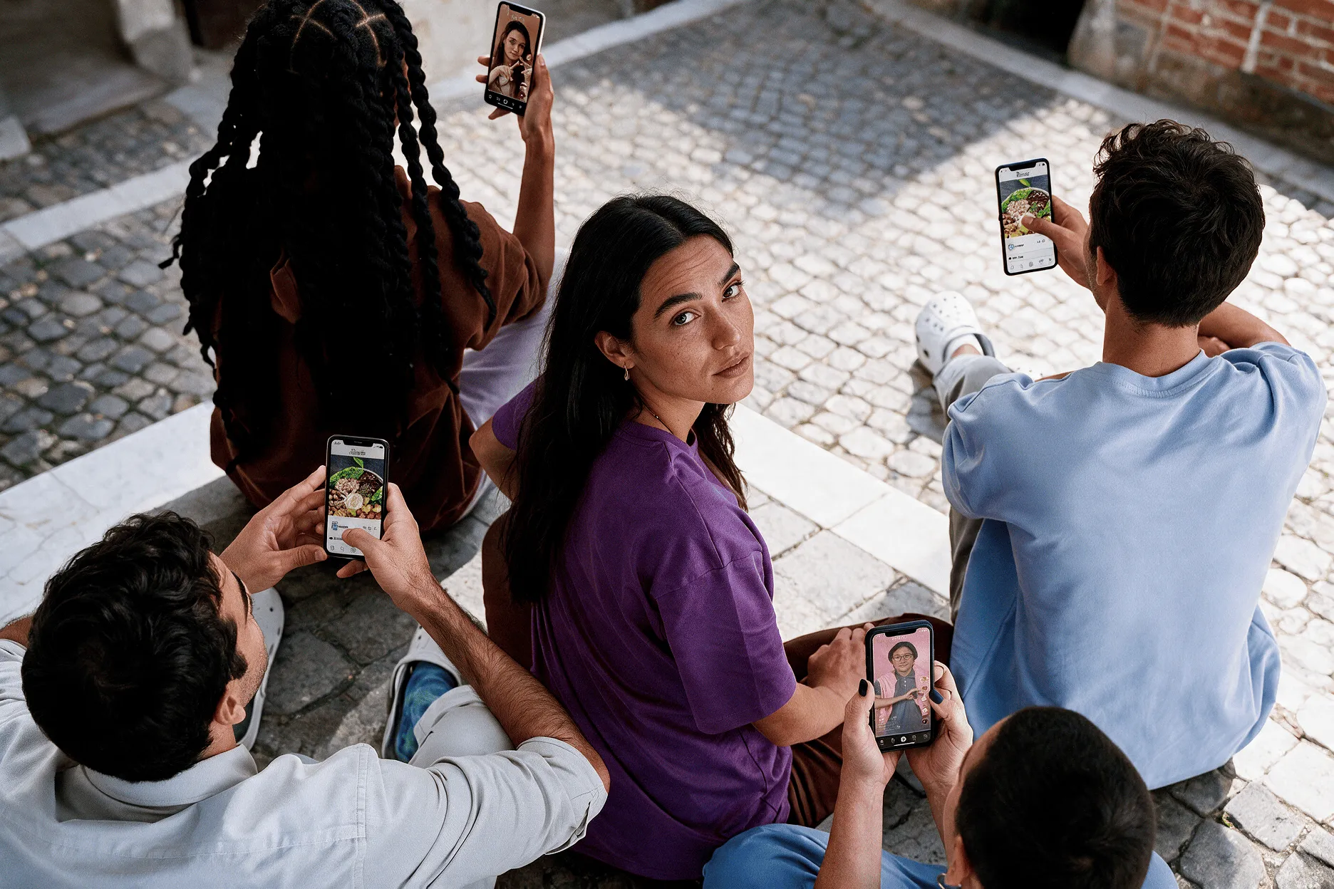 Se potessero, molti italiani vivrebbero senza smartphone (e la politica se ne sta accorgendo)